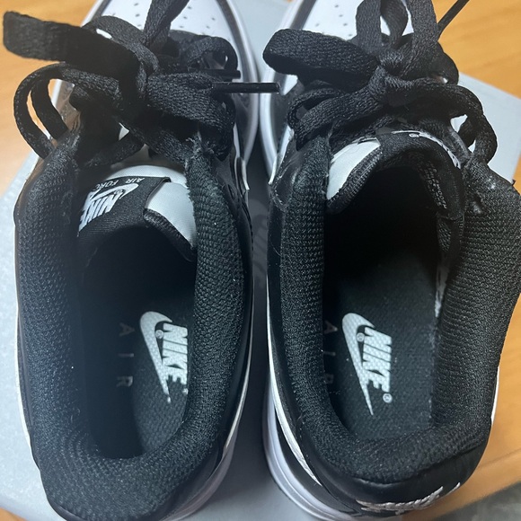 50% OFF from 100!!! Nike Kids 3.5Y Black and White Air Force 1 Sneakers (NEW) - Picture 4 of 9